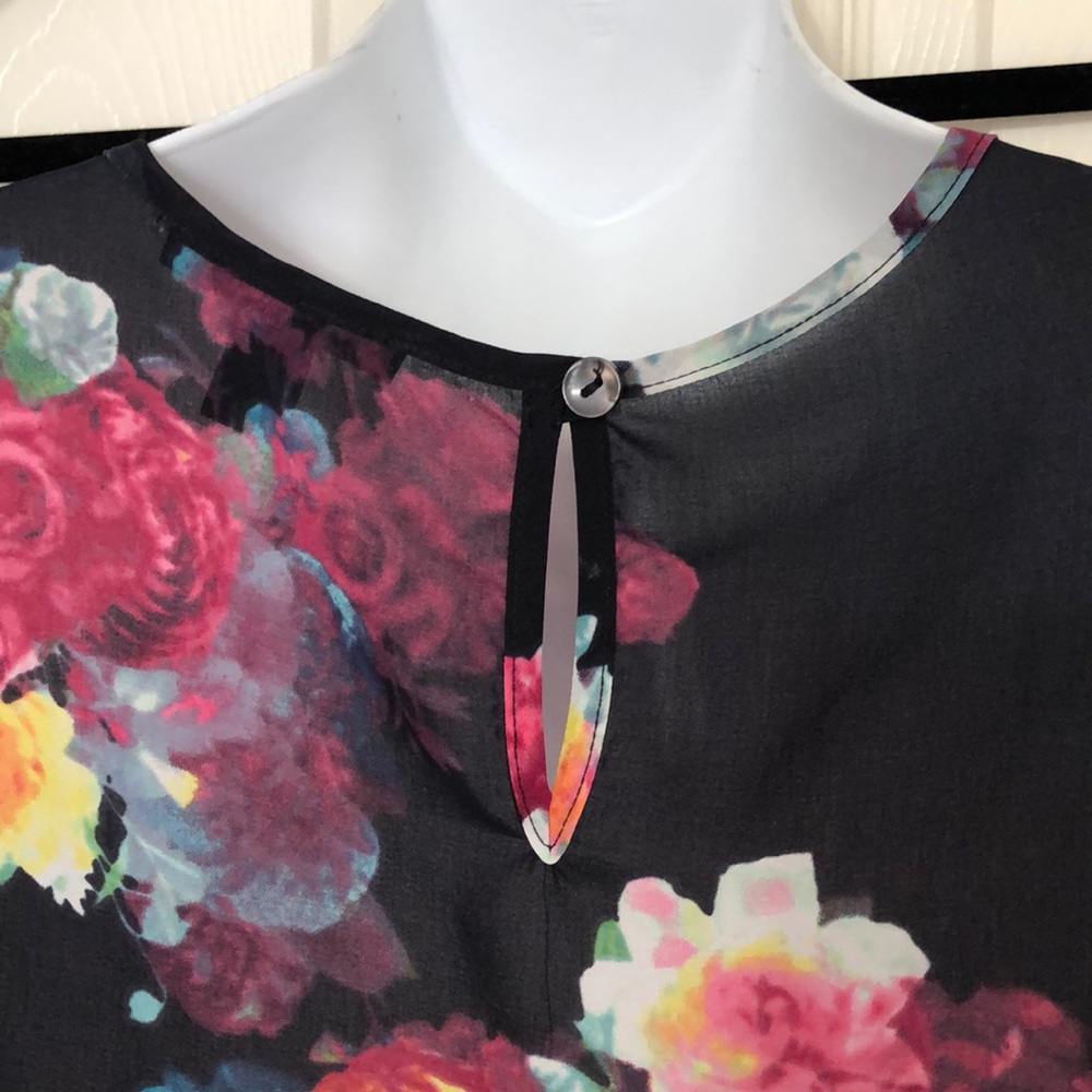 Floral Top - Picture 4 of 5